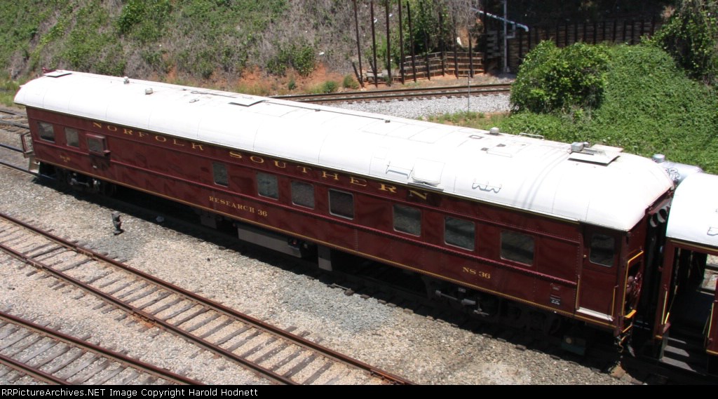 NS 36 crosses Boylan Junction